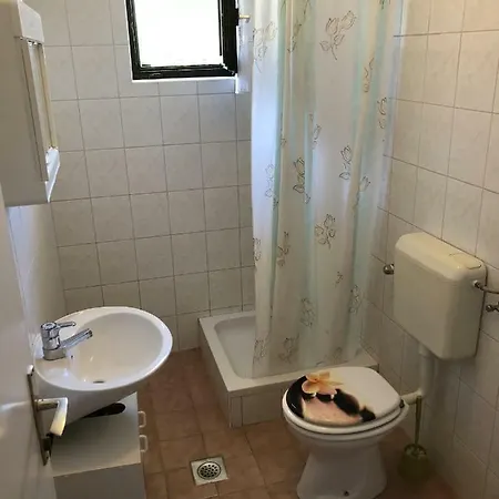 Konukevi Ruzmarin Ždrelac